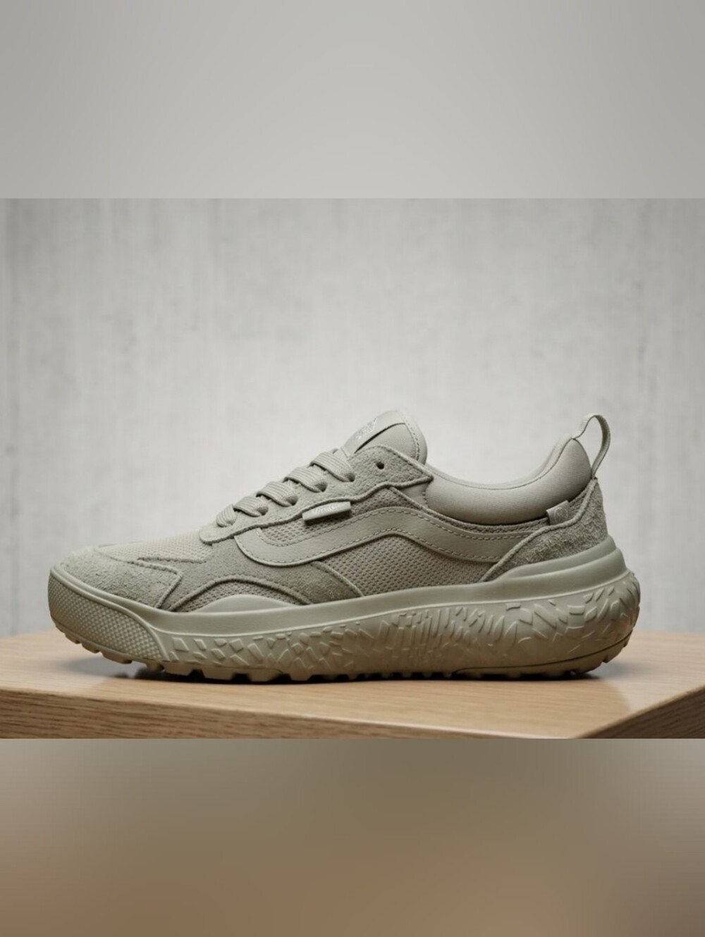 NEW! VANS Ultrarange Women's Chunky Lace-Up Sneakers in Light Sage Sz 7